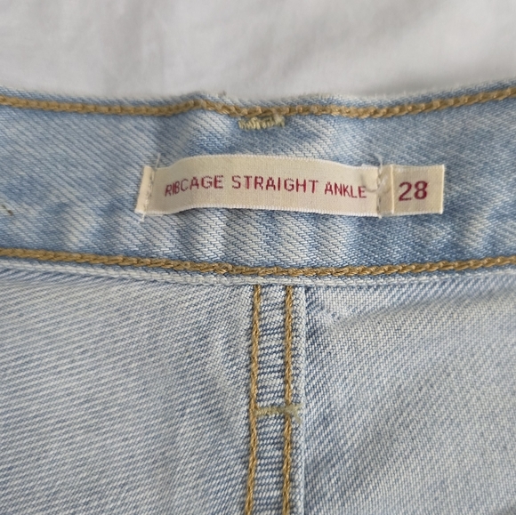 Levi's Premium Ribcage Straight Ankle High Rise Light Wash Denim Jeans. 28 - Picture 3 of 16